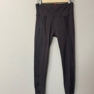 Spanx leggings size small.